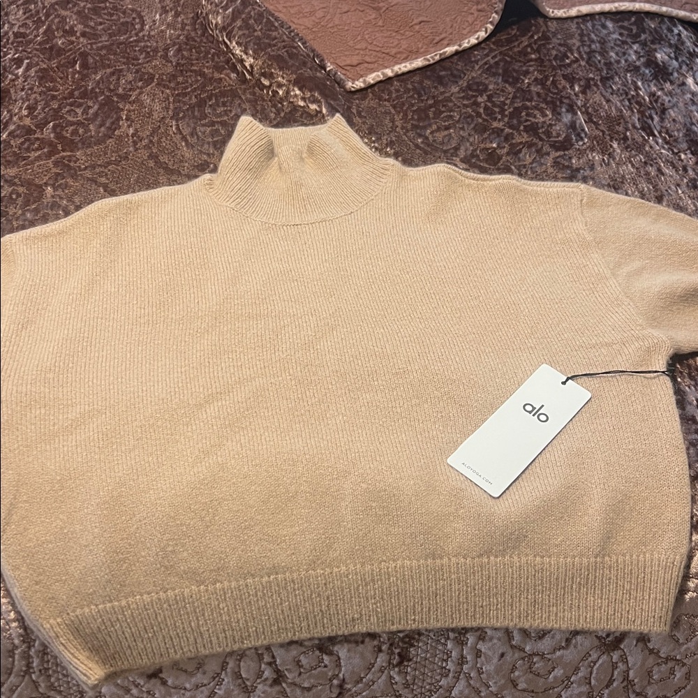 NWT-ALO Yoga Cashmere New Class Turtleneck Sweater - Picture 9 of 11